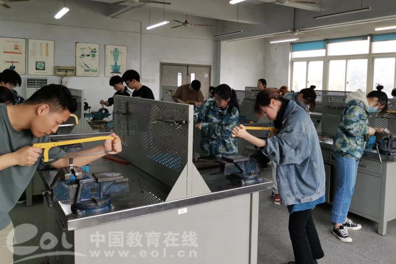 在專業(yè)課中培育勞動(dòng)情懷 中國(guó)計(jì)量大學(xué)勞動(dòng)教育的創(chuàng)新路徑